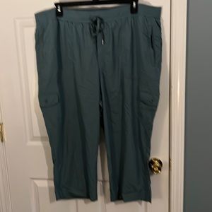 LL Bean plus vista camp seafoam green capri 3x euc